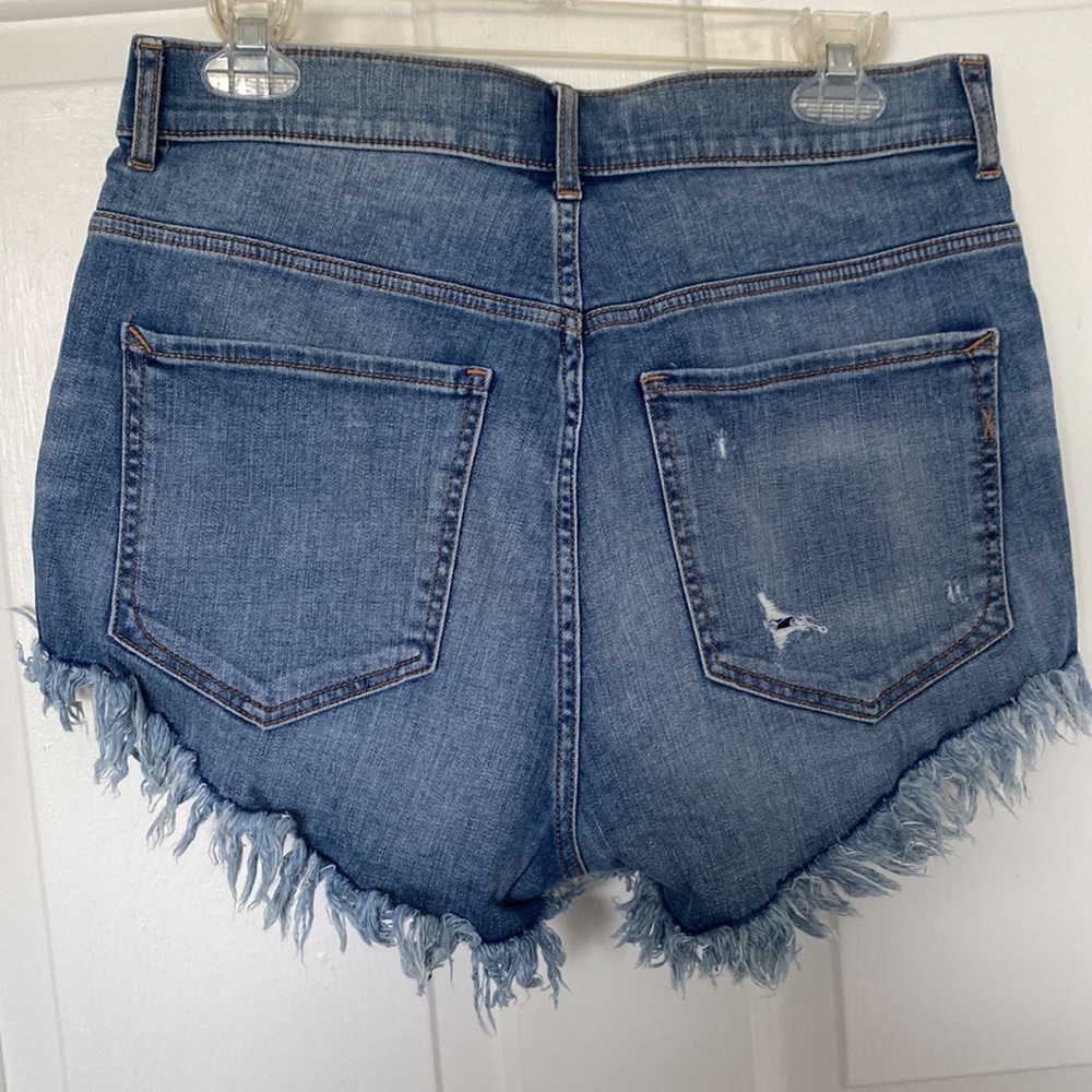 EXPRESS HIGH RISE DENIM SHORTS SIZE 8 - Picture 3 of 4